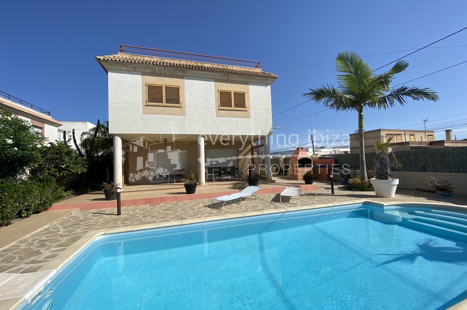 Lovely detached villa for sale by everything ibiza Properties