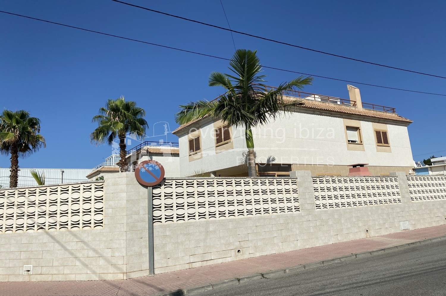 Lovely detached villa for sale by everything ibiza Properties