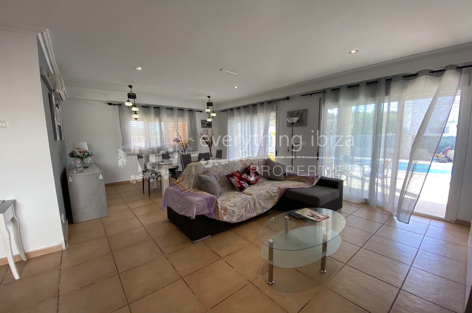 Lovely detached villa for sale by everything ibiza Properties