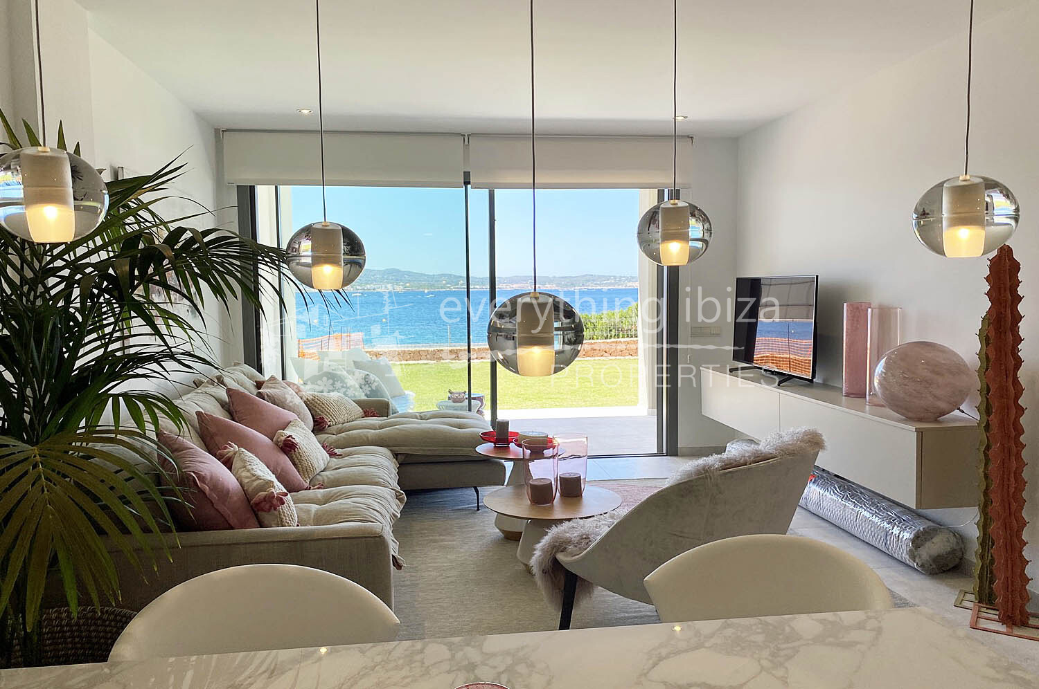 Quality Frontline 2 Bed Apartment in Cala Gracio, ref. 1428, for sale in Ibiza by everything ibiza Properties