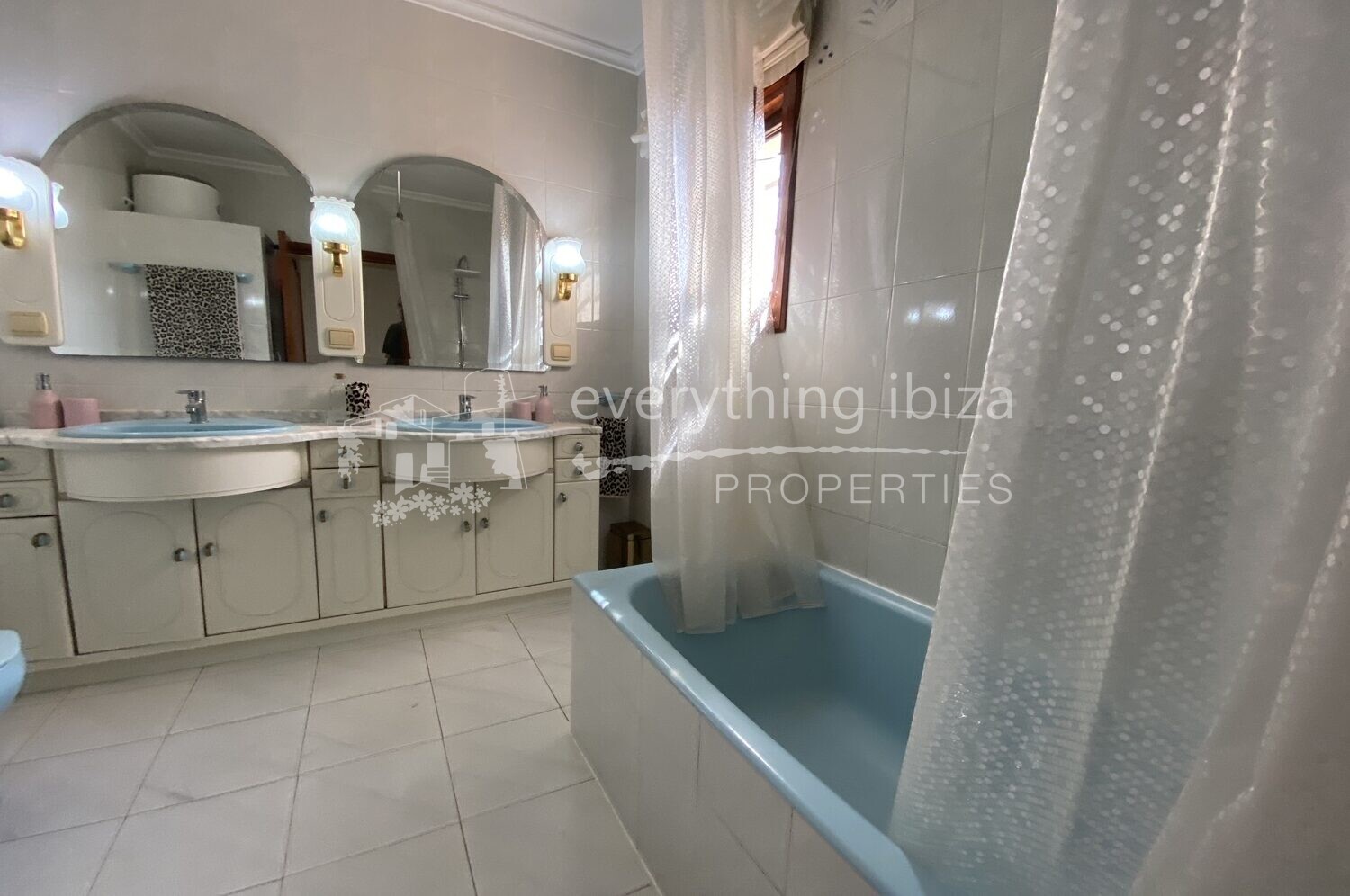 Charming Tradition Style Villa on a Large Rural Plot, ref. 1389, for sale in Ibiza by everything ibiza Properties