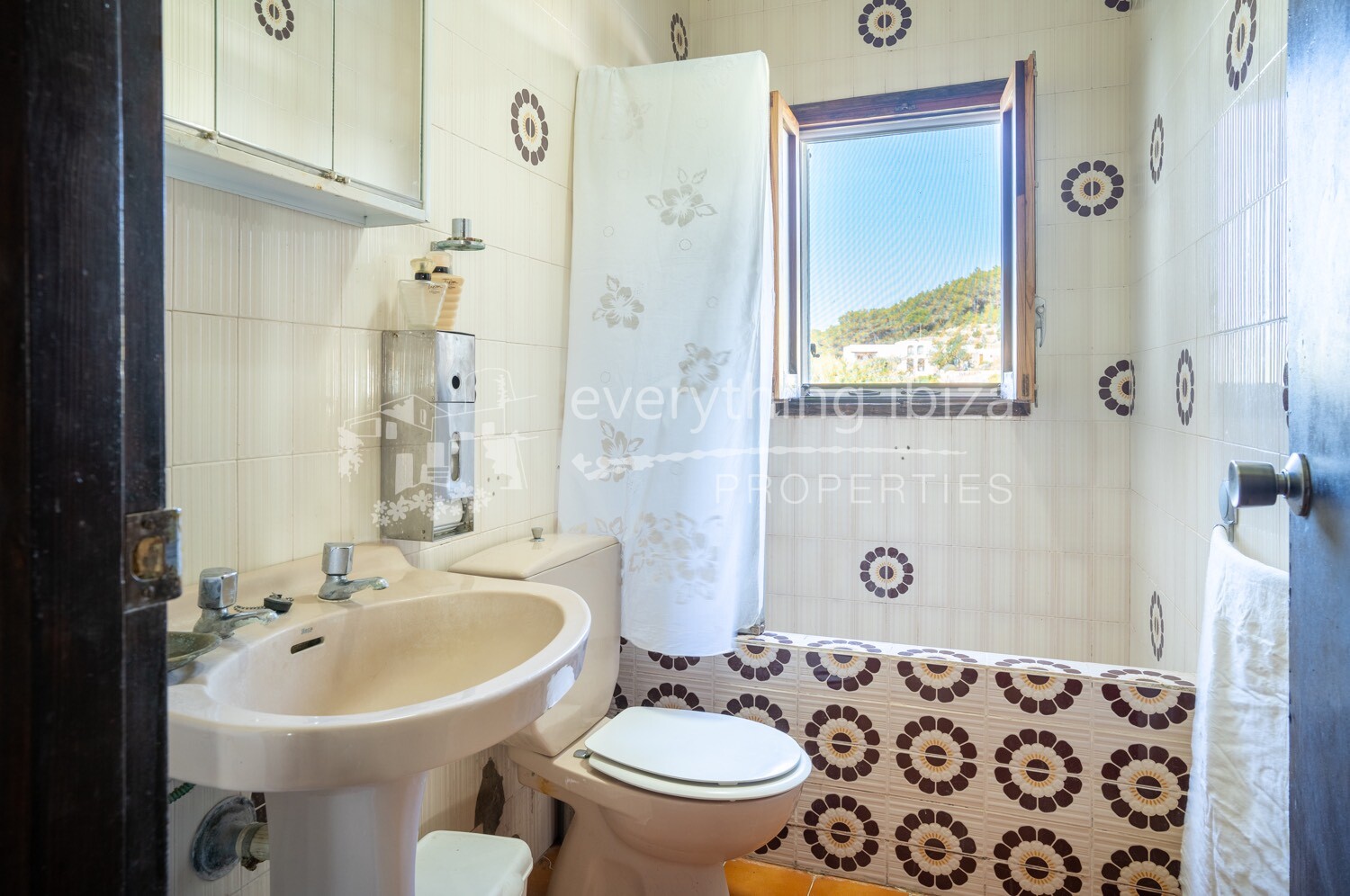 Traditional Villa in the Heart of the Ibiza Countryside, ref. 1406, for sale in Ibiza by everything ibiza Properties