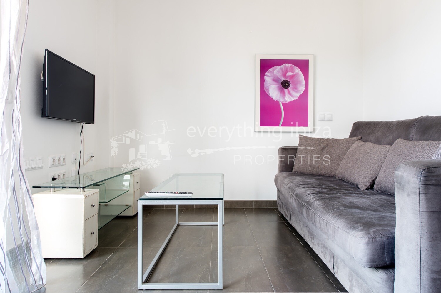 Contemporary Apartments in Cosmopolitan Santa Eulalia, ref. 1404, for sale in Ibiza by everything ibiza Properties
