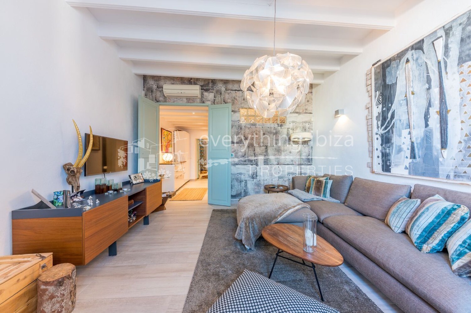 Lovely Townhouse in Dalt Vila Area of Ibiza Town, ref. 1407, for sale in Ibiza by everything ibiza Properties