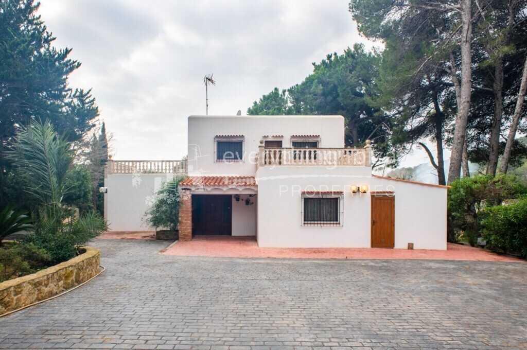 Charming Countryside Villa Ideal for Renovation, ref. 1416, for sale in Ibiza by everything ibiza Properties