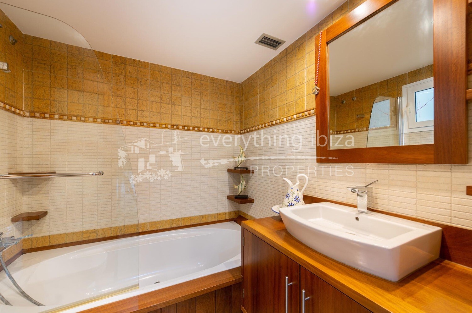 Renovated Apartment of Quality in Super Location, ref. 1418, for sale in Ibiza by everything ibiza Properties
