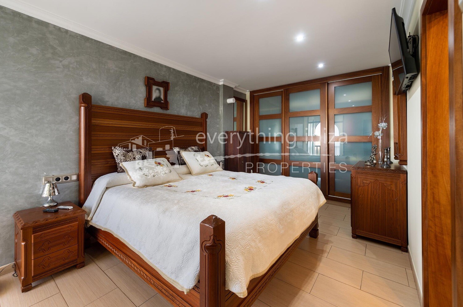 Renovated Apartment of Quality in Super Location, ref. 1418, for sale in Ibiza by everything ibiza Properties