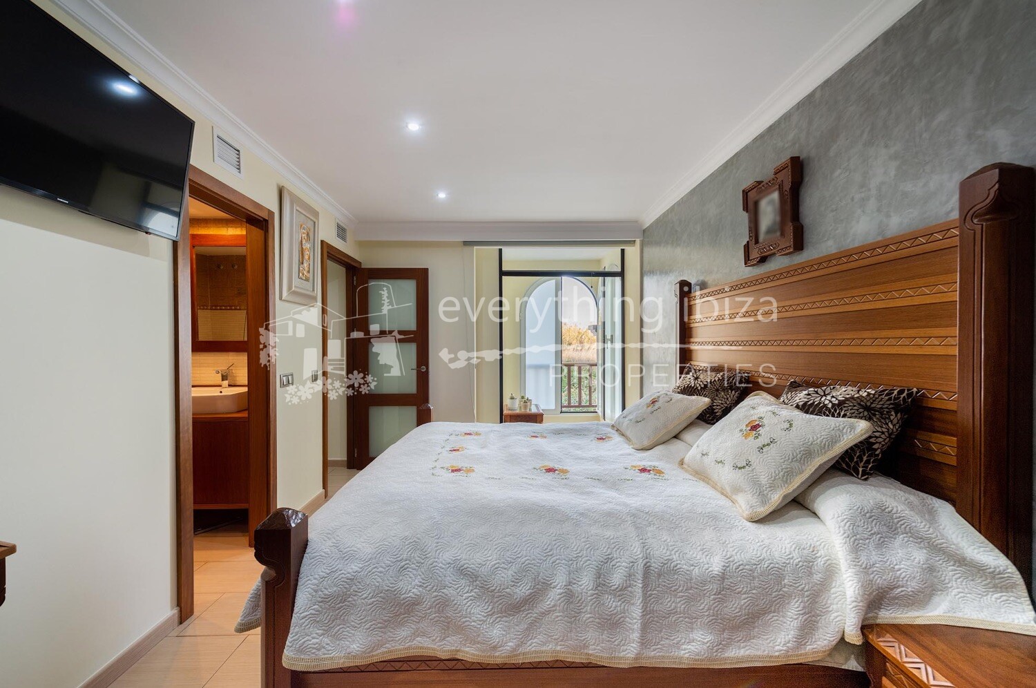 Renovated Apartment of Quality in Super Location, ref. 1418, for sale in Ibiza by everything ibiza Properties