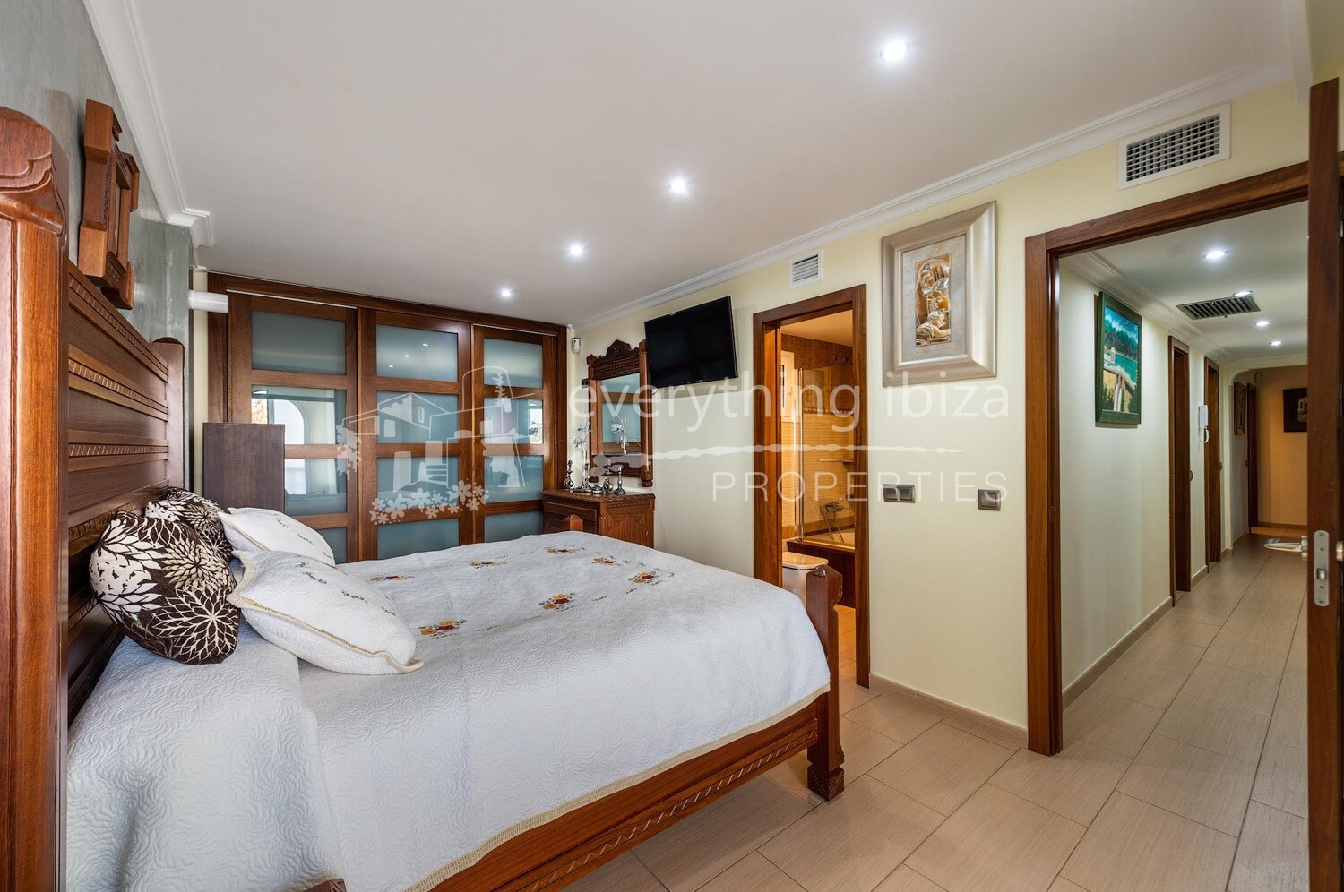 Renovated Apartment of Quality in Super Location, ref. 1418, for sale in Ibiza by everything ibiza Properties
