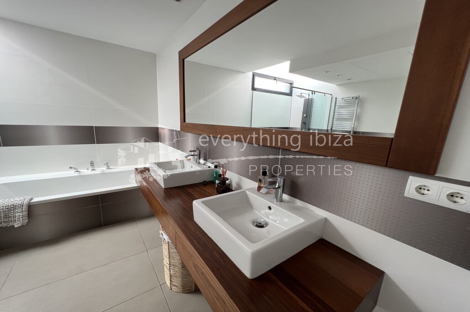 Magnificent Modern Villa Set in Beautiful Countryside, ref. 1423, for sale in Ibiza by everything ibiza Properties