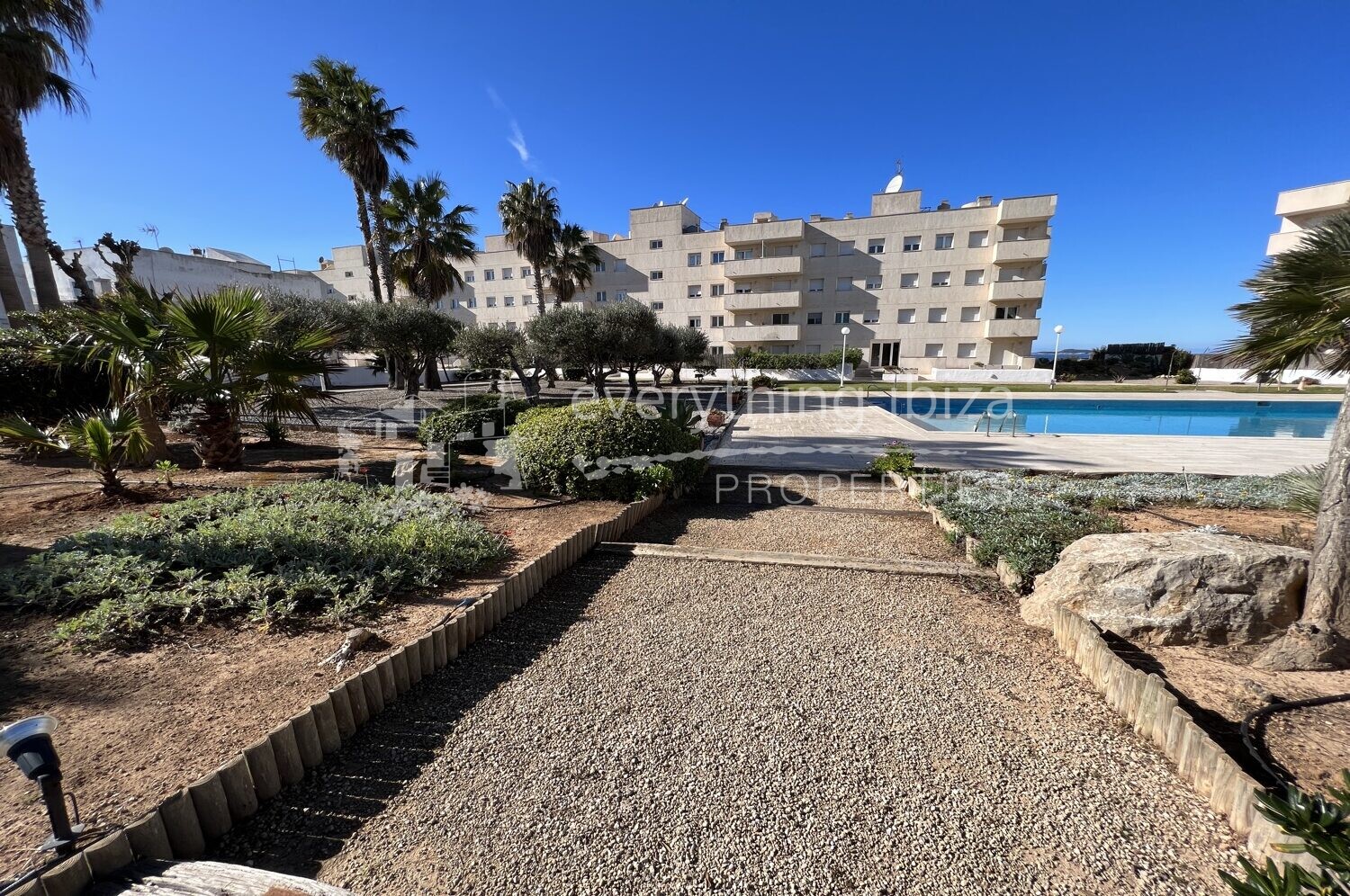 Coastline Penthouse with Roof Terrace & Sea Views, ref. 1436, for sale in Ibiza by everything ibiza Properties