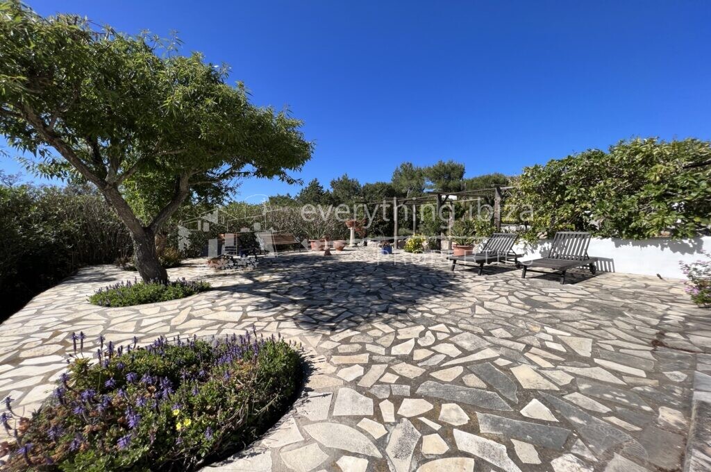 Beautiful Villa with Tourist License in Peaceful Countryside, ref. 1441, for sale in Ibiza by everything ibiza Properties