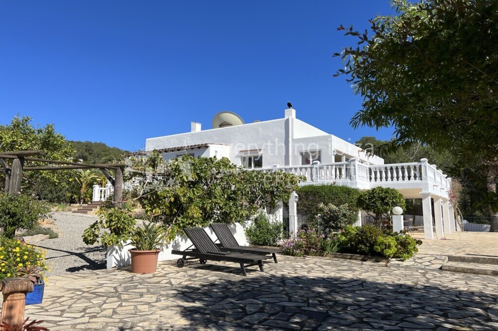 Beautiful Villa with Tourist License in Peaceful Countryside, ref. 1441, for sale in Ibiza by everything ibiza Properties