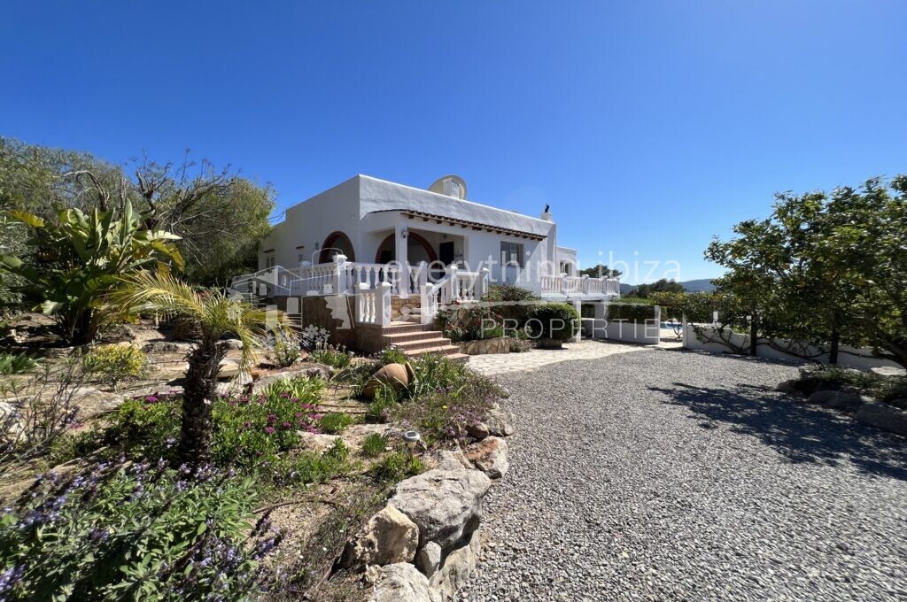 Beautiful Villa with Tourist License in Peaceful Countryside, ref. 1441, for sale in Ibiza by everything ibiza Properties