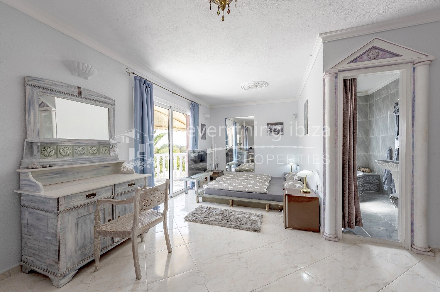 Beautiful Villa Uniquely Styled with a Touristic License, ref. 1464, for sale in Ibiza by everything ibiza Properties