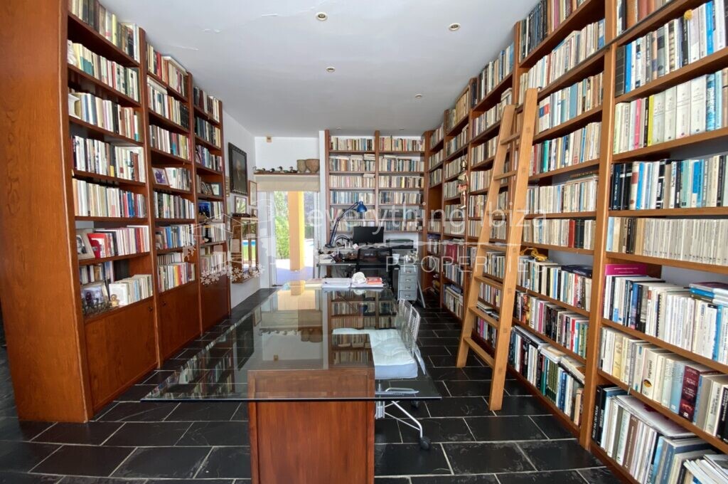 Elegant Villa Set in Large Country Plot Yet Close to Ibiza, ref. 1458, for sale in Ibiza by everything ibiza Properties