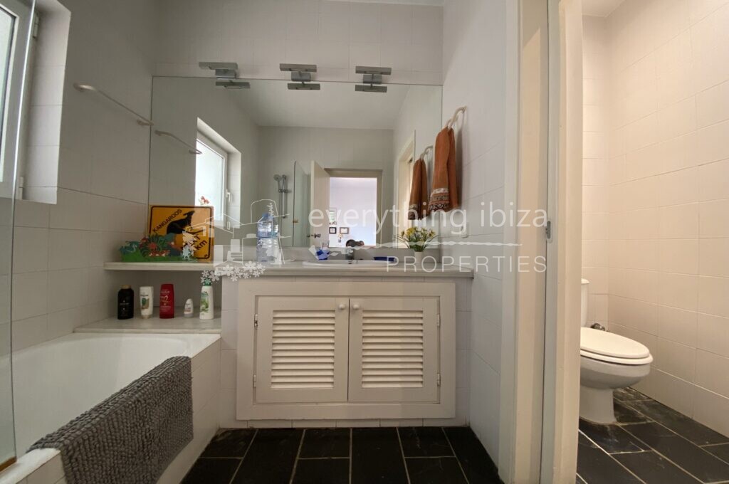 Elegant Villa Set in Large Country Plot Yet Close to Ibiza, ref. 1458, for sale in Ibiza by everything ibiza Properties