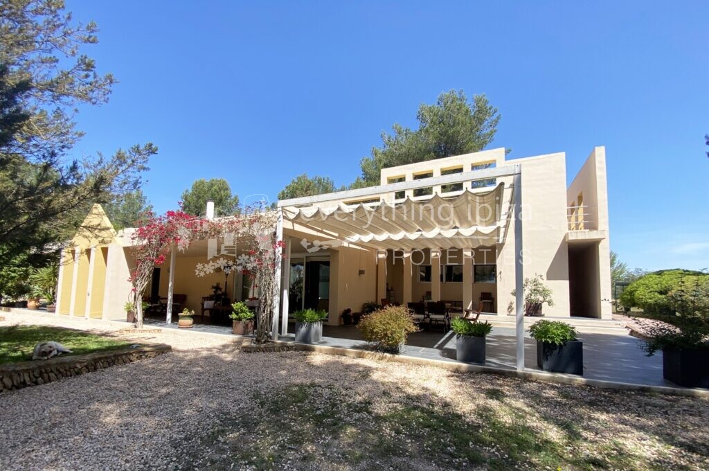 Elegant Villa Set in Large Country Plot Yet Close to Ibiza, ref. 1458, for sale in Ibiza by everything ibiza Properties