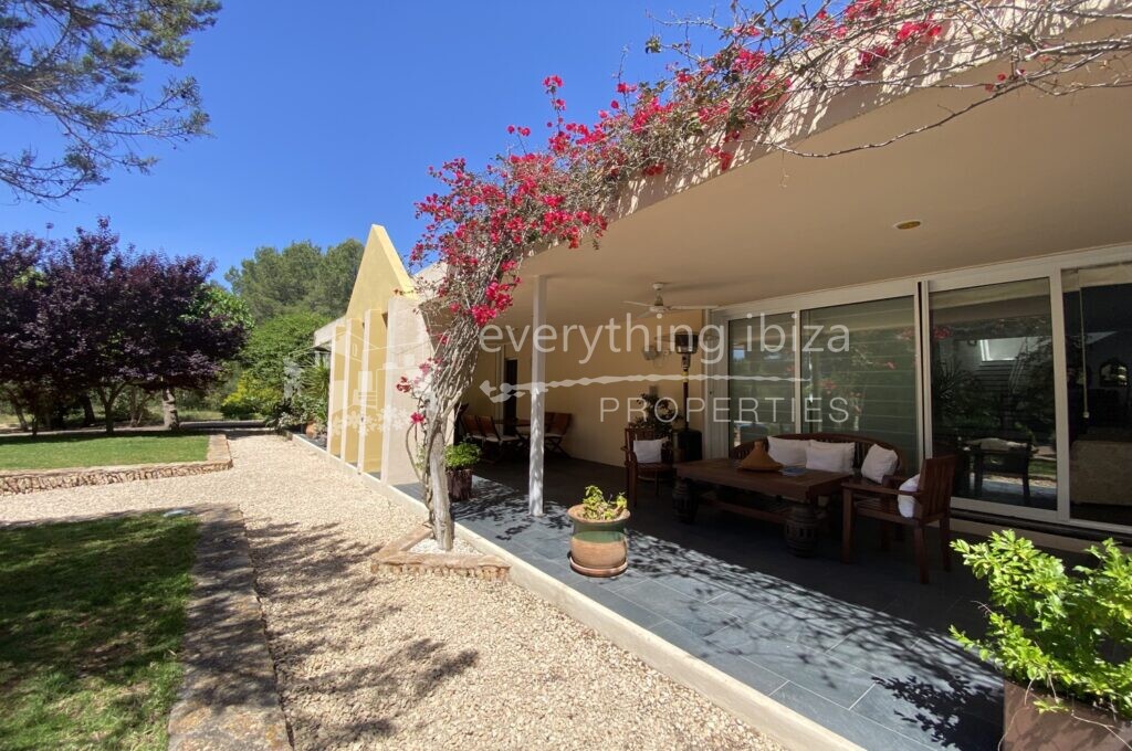 Elegant Villa Set in Large Country Plot Yet Close to Ibiza, ref. 1458, for sale in Ibiza by everything ibiza Properties