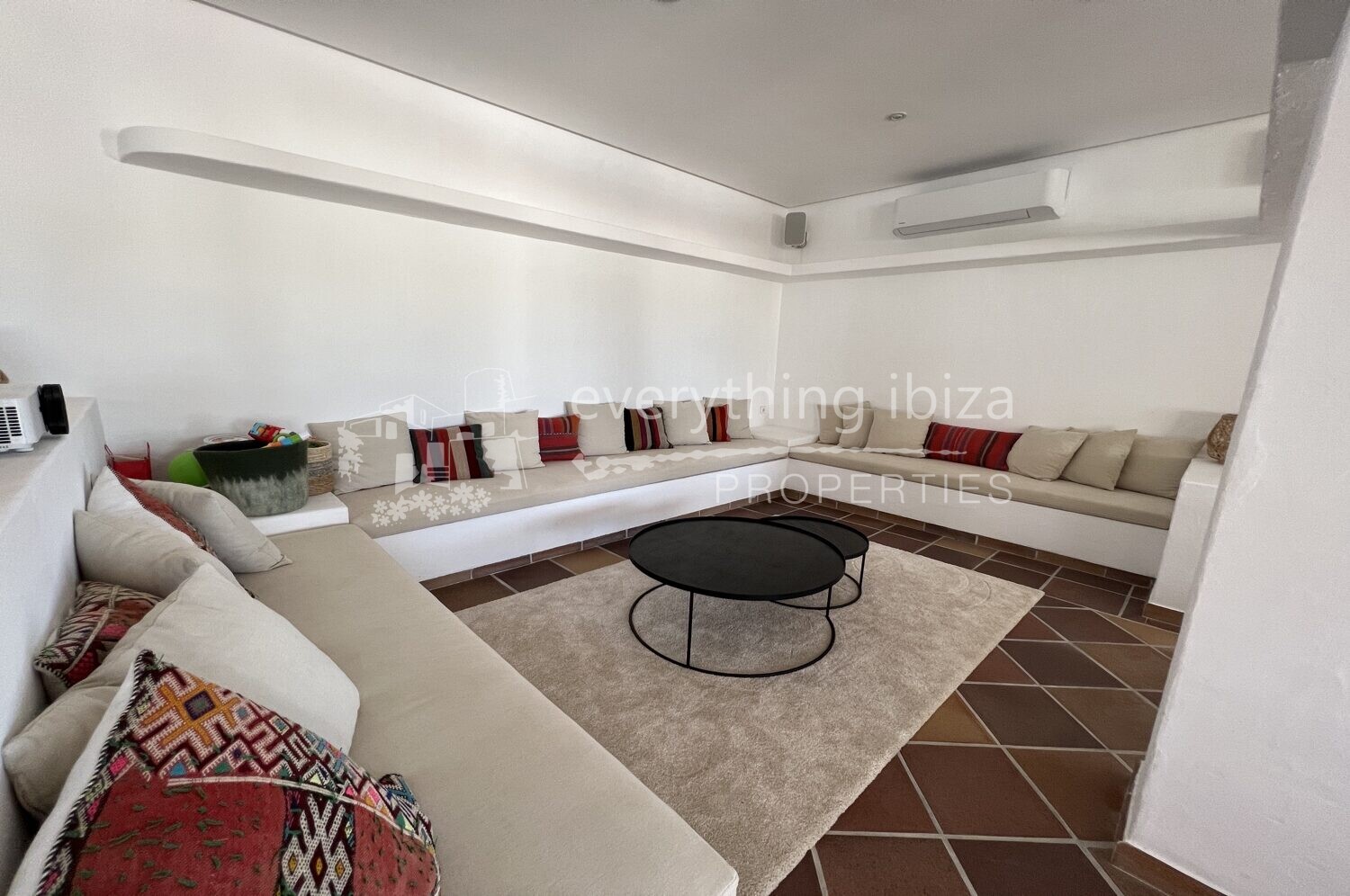 Magnificent Country Villa with Super Views & Tourist License, ref. 1468, for sale in Ibiza by everything ibiza Properties