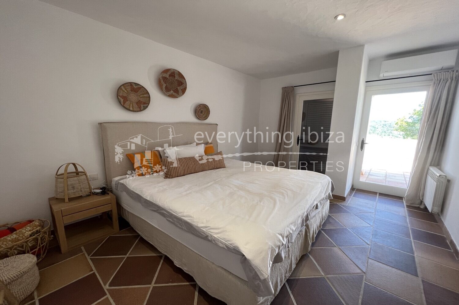 Magnificent Country Villa with Super Views & Tourist License, ref. 1468, for sale in Ibiza by everything ibiza Properties