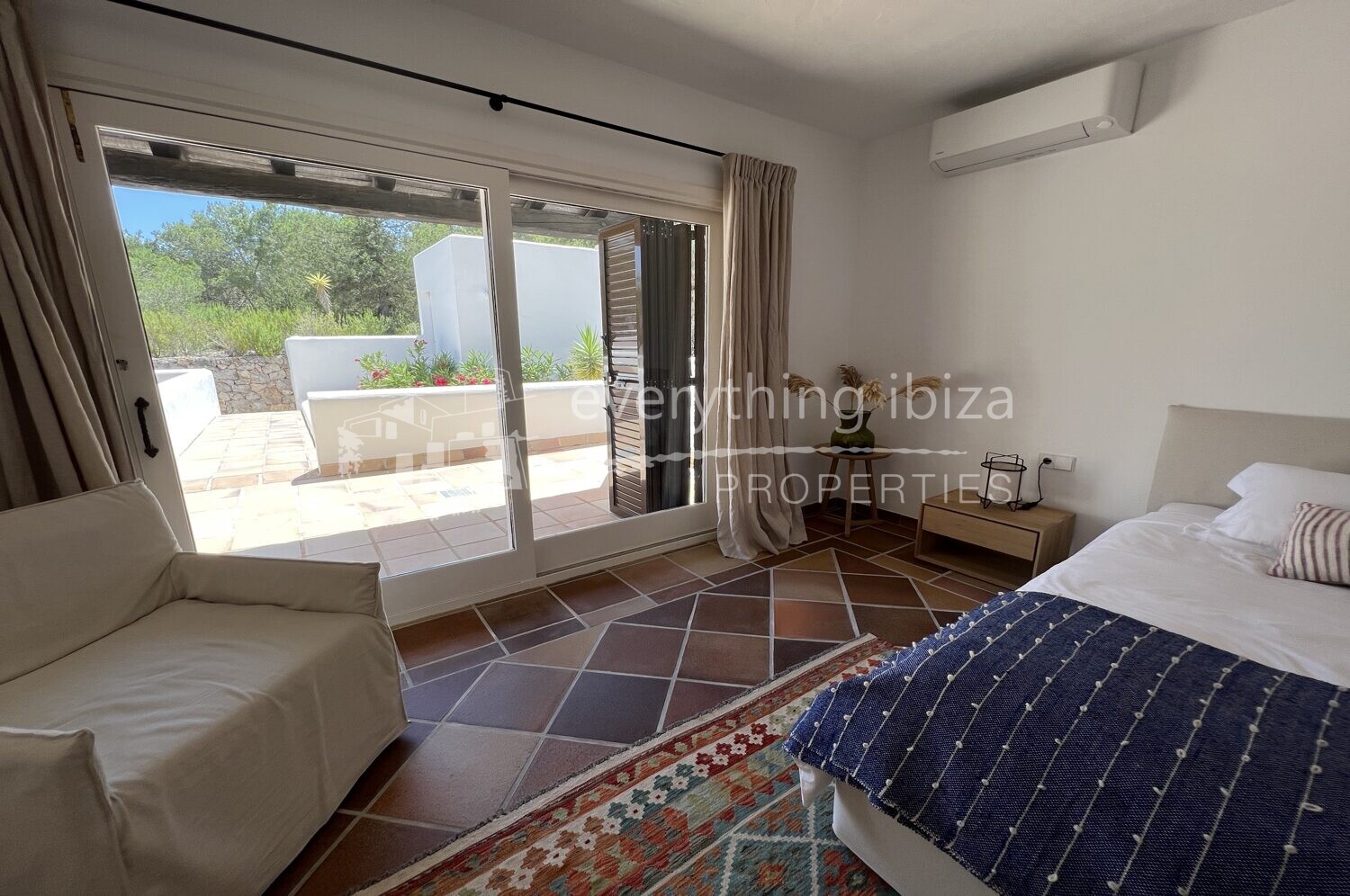 Magnificent Country Villa with Super Views & Tourist License, ref. 1468, for sale in Ibiza by everything ibiza Properties
