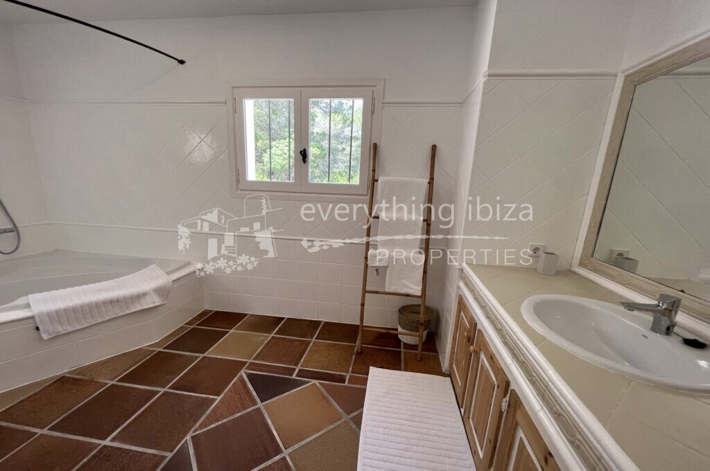 Magnificent Country Villa with Super Views & Tourist License, ref. 1468, for sale in Ibiza by everything ibiza Properties