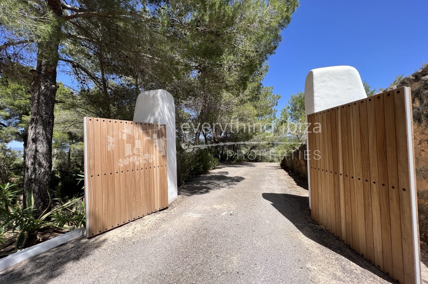 Magnificent Country Villa with Super Views & Tourist License, ref. 1468, for sale in Ibiza by everything ibiza Properties
