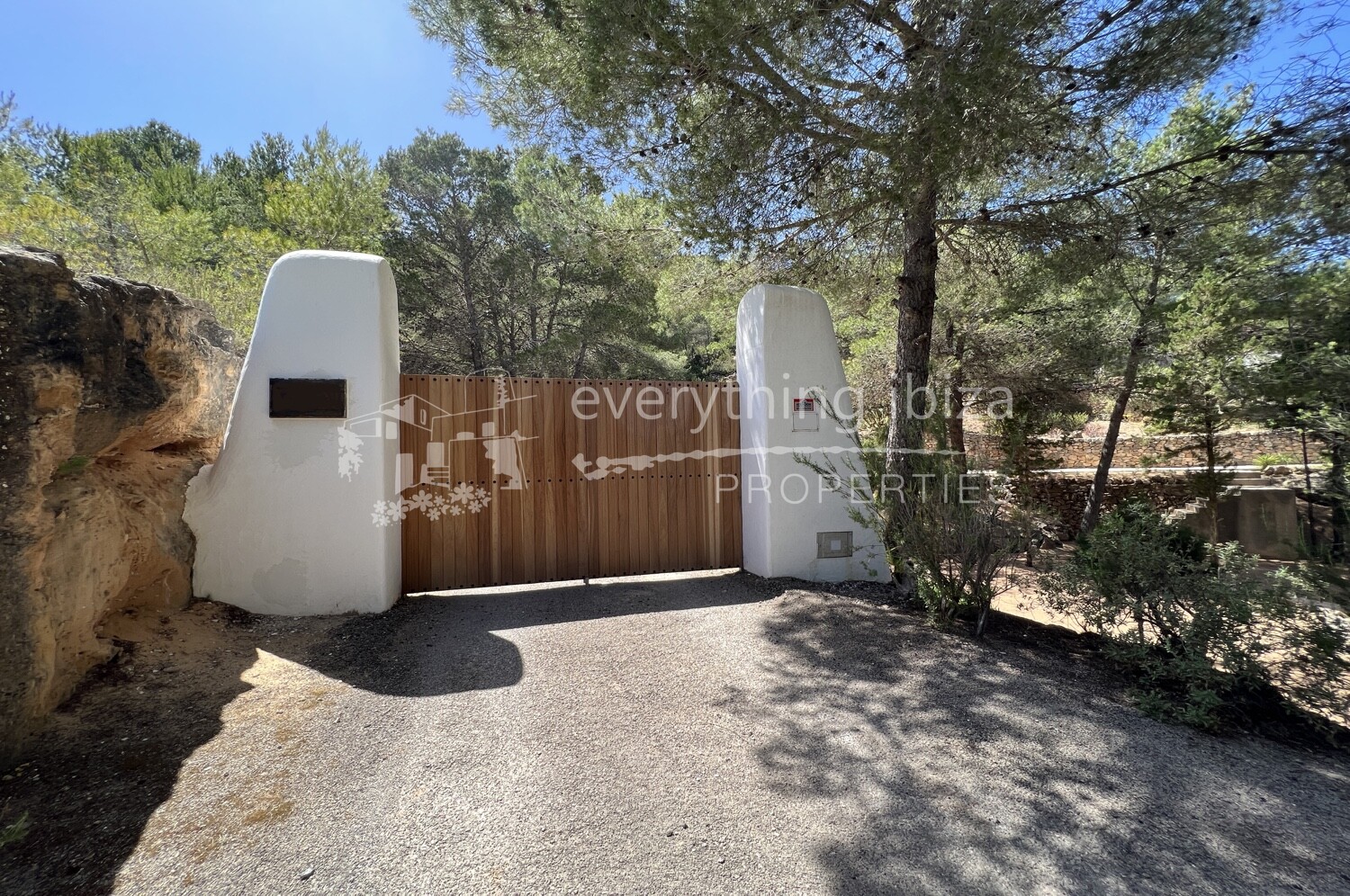 Magnificent Country Villa with Super Views & Tourist License, ref. 1468, for sale in Ibiza by everything ibiza Properties