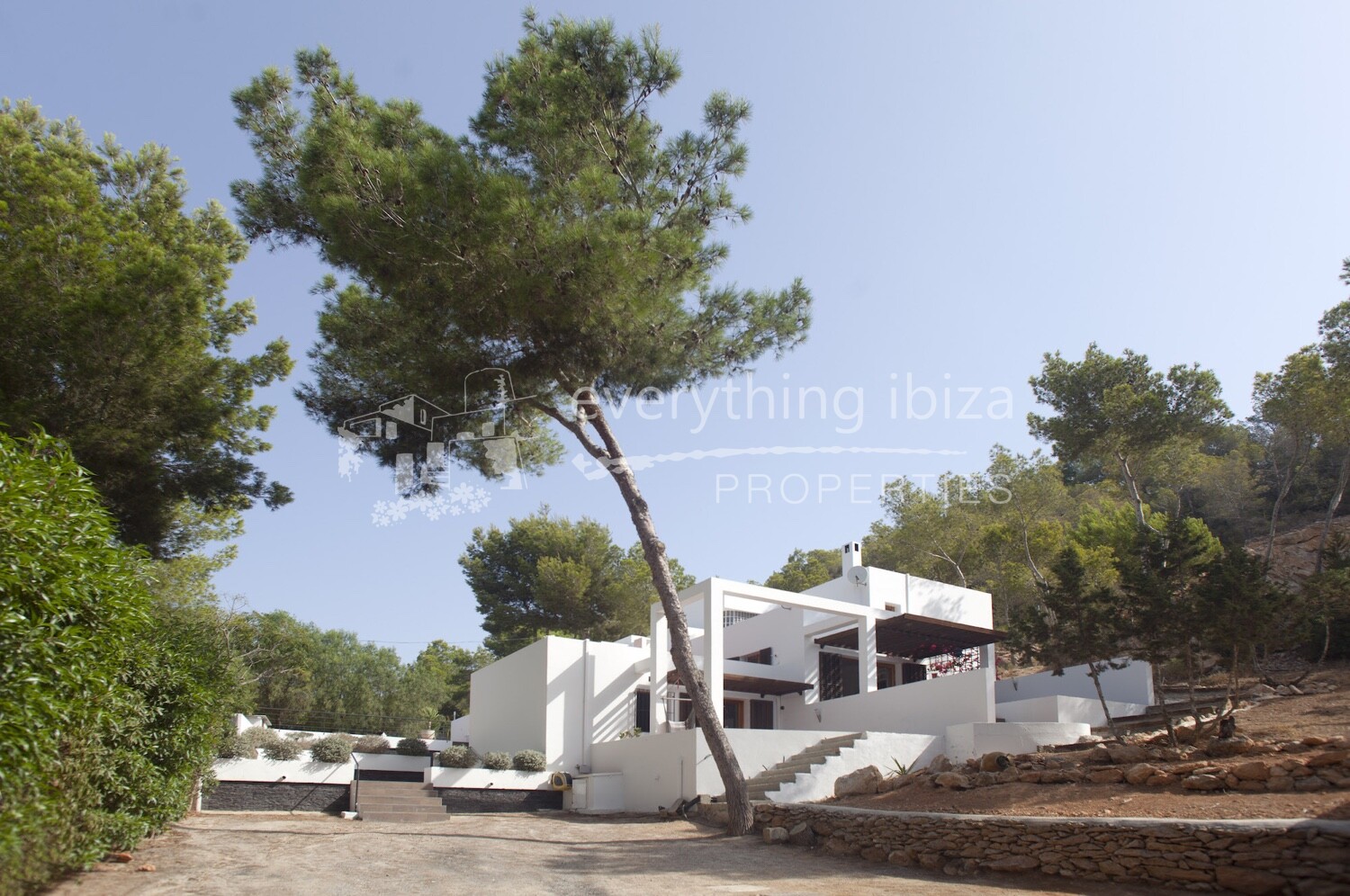 Modern Quality Villa in Elevated Position with Tourist License, ref. 1471, for sale in Ibiza by everything ibiza Properties