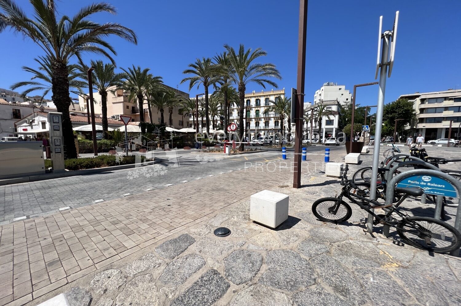 Charming 3 Storey Traditional Townhouse in La Marina, Ibiza Town, ref. 1476, for sale in Ibiza by everything ibiza Properties