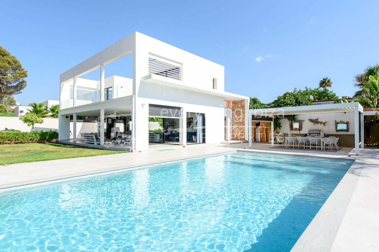 Exquisite Villa of the Finest Quality Close to the Beach, ref. 1477, for sale in Ibiza by everything ibiza Properties