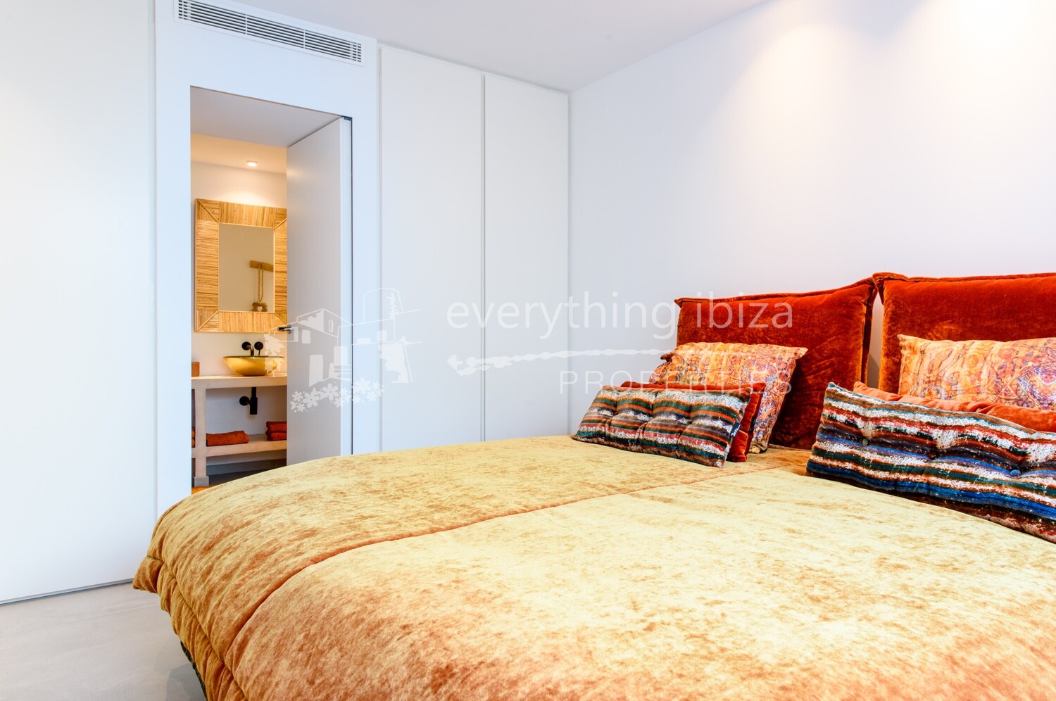 Exquisite Villa of the Finest Quality Close to the Beach, ref. 1477, for sale in Ibiza by everything ibiza Properties