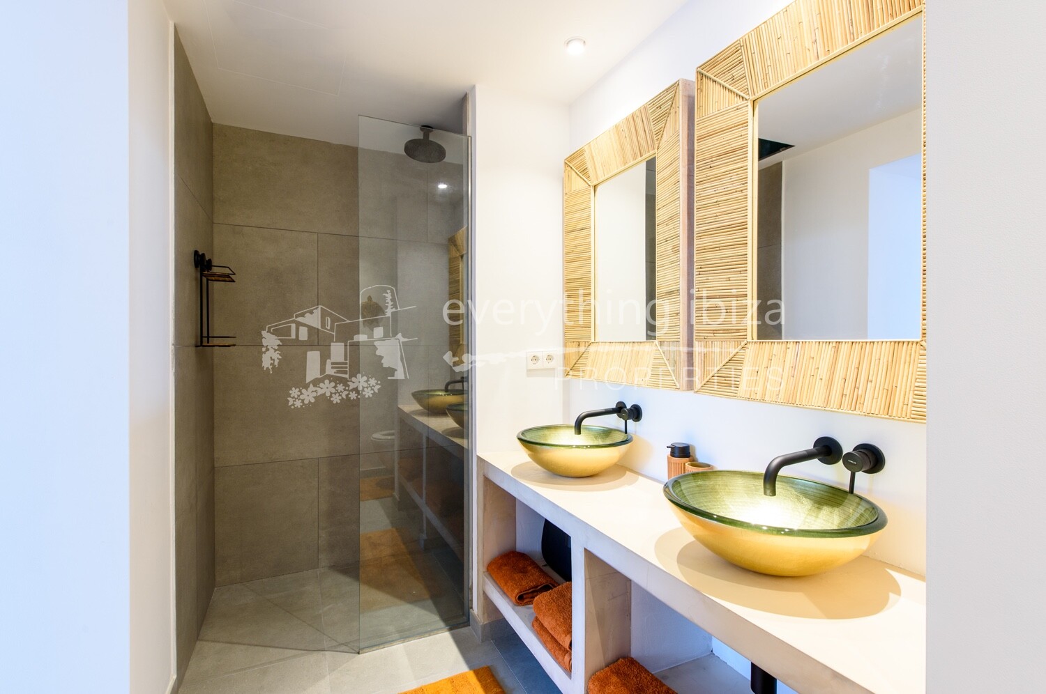 Exquisite Villa of the Finest Quality Close to the Beach, ref. 1477, for sale in Ibiza by everything ibiza Properties