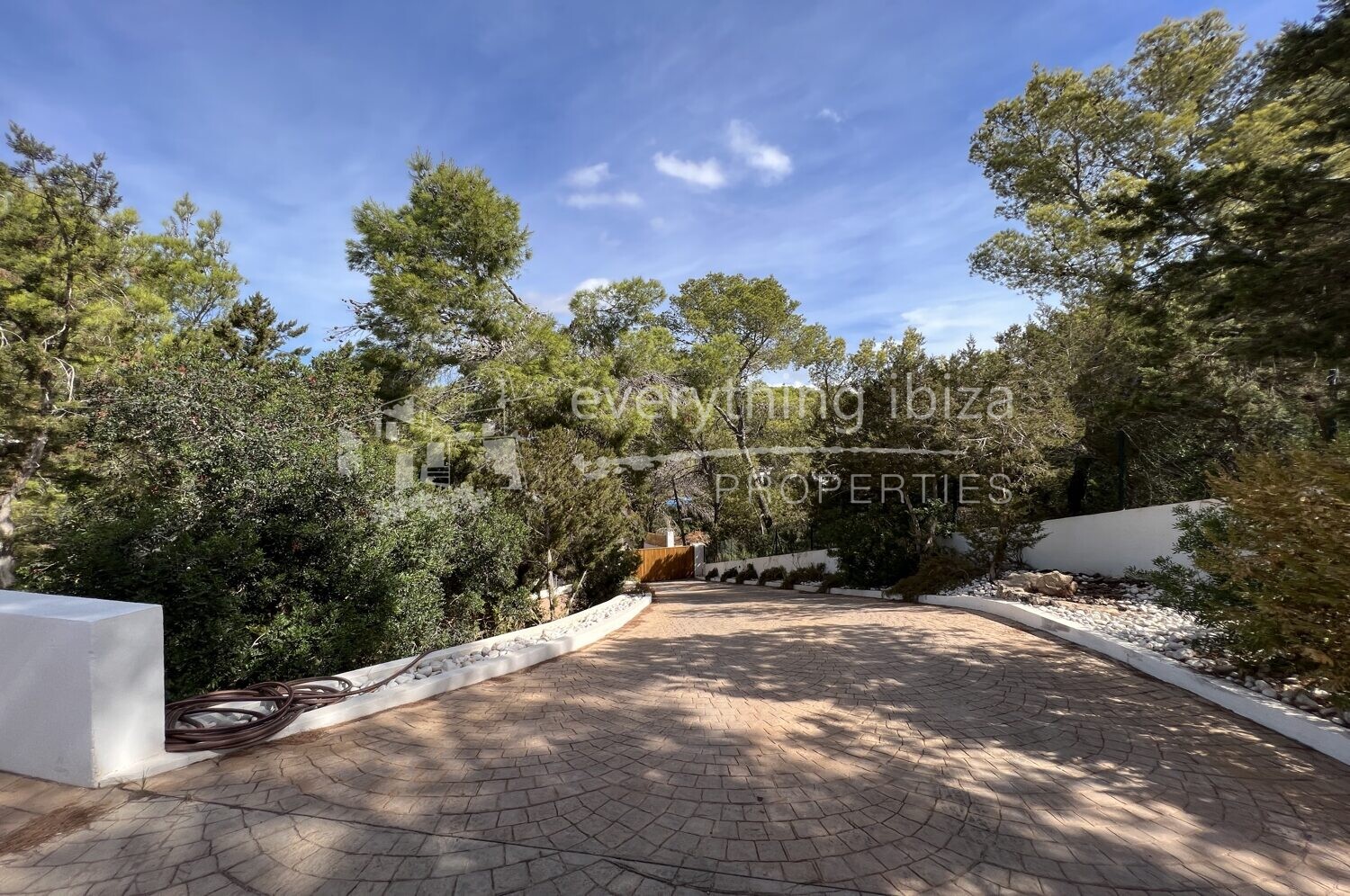 Cosmopolitan Luxury Villa with Stunning Sea & Sunset Views, ref. 1482, for sale in Ibiza by everything ibiza Properties