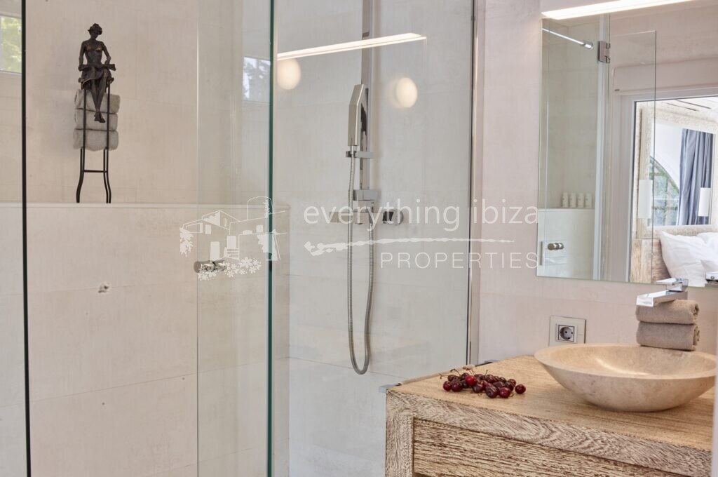 Magnificent Cosmopolitan Villa with Tourist License Set in Countryside, ref. 1488, for sale in Ibiza by everything ibiza Properties