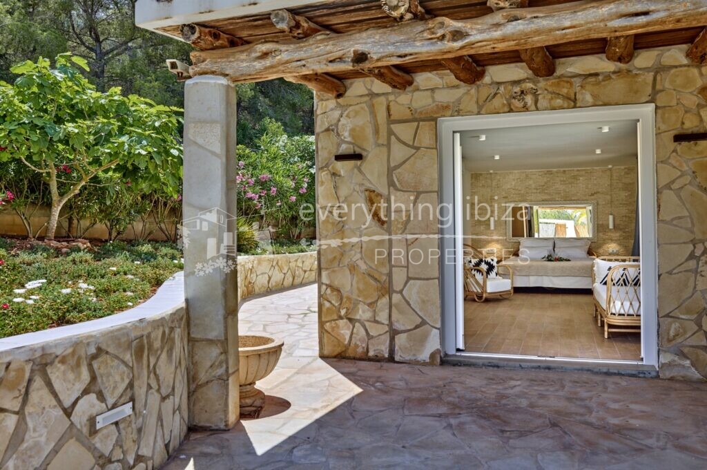 Magnificent Cosmopolitan Villa with Tourist License Set in Countryside, ref. 1488, for sale in Ibiza by everything ibiza Properties