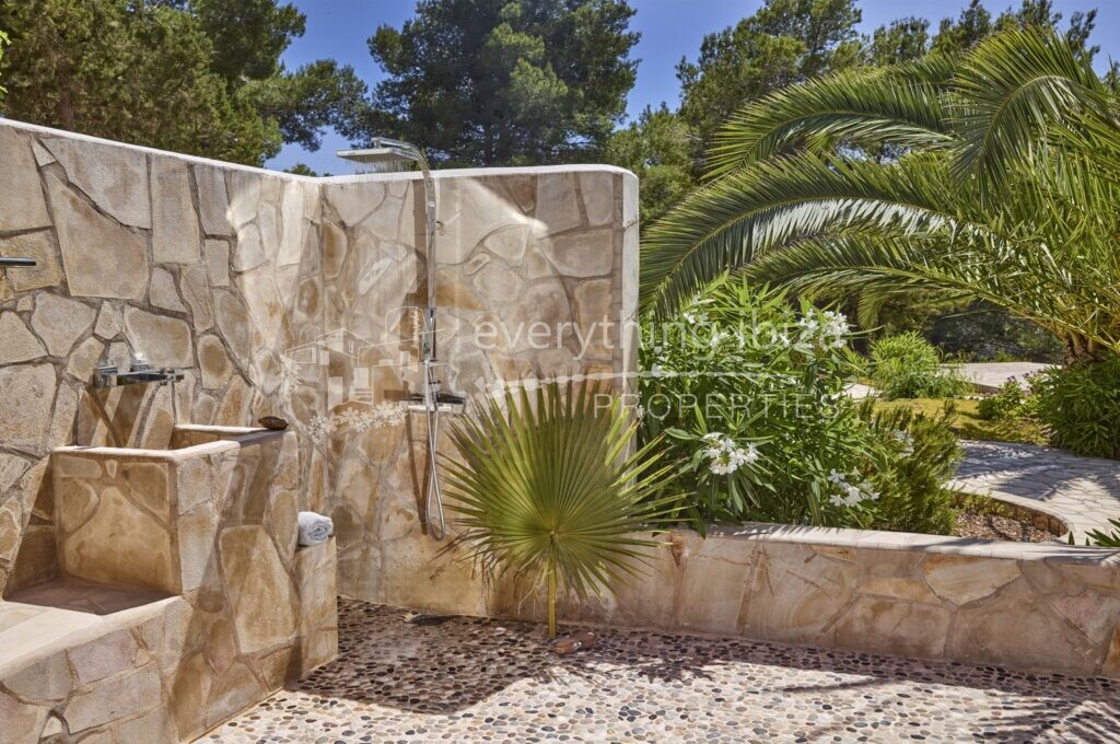 Magnificent Cosmopolitan Villa with Tourist License Set in Countryside, ref. 1488, for sale in Ibiza by everything ibiza Properties