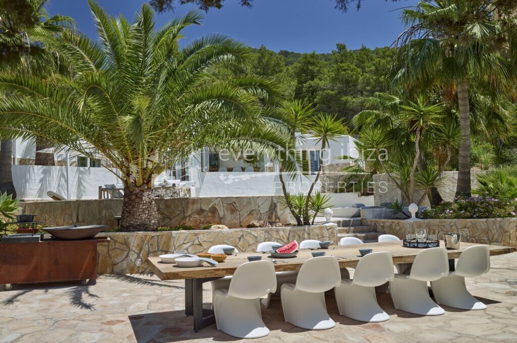 Magnificent Cosmopolitan Villa with Tourist License Set in Countryside, ref. 1488, for sale in Ibiza by everything ibiza Properties