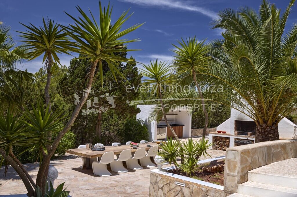 Magnificent Cosmopolitan Villa with Tourist License Set in Countryside, ref. 1488, for sale in Ibiza by everything ibiza Properties