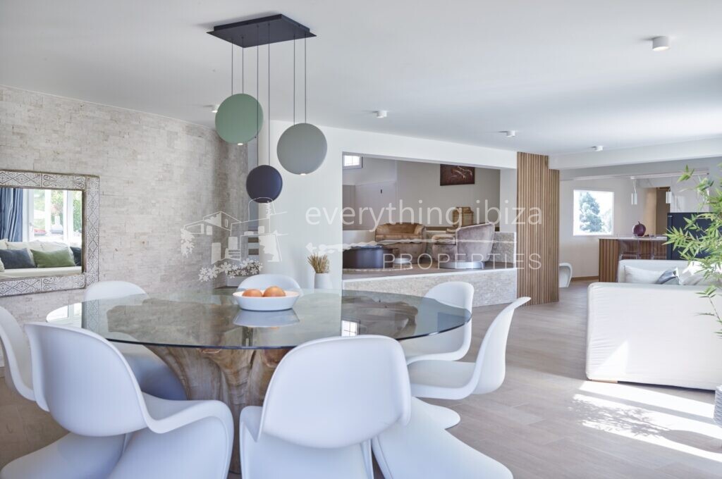 Magnificent Cosmopolitan Villa with Tourist License Set in Countryside, ref. 1488, for sale in Ibiza by everything ibiza Properties