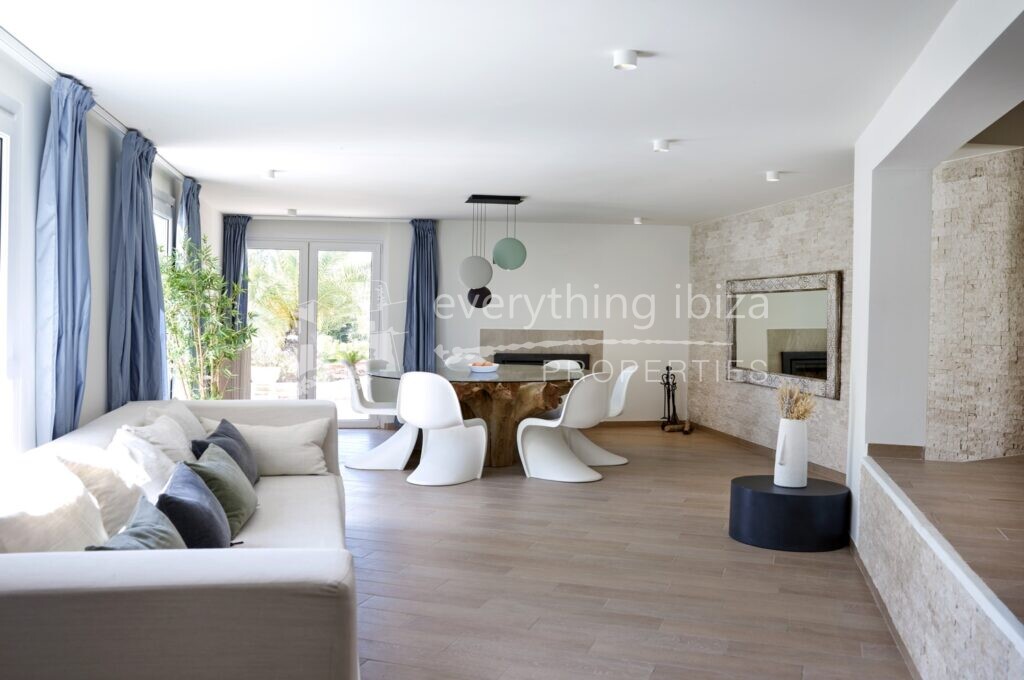 Magnificent Cosmopolitan Villa with Tourist License Set in Countryside, ref. 1488, for sale in Ibiza by everything ibiza Properties