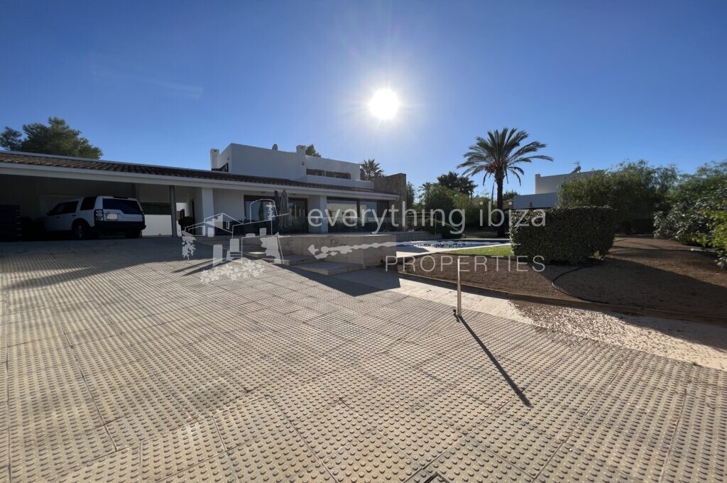 Stylish, Detached Cosmopolitan Villa with Tourist License, ref. 1497, for sale in Ibiza by everything ibiza Properties