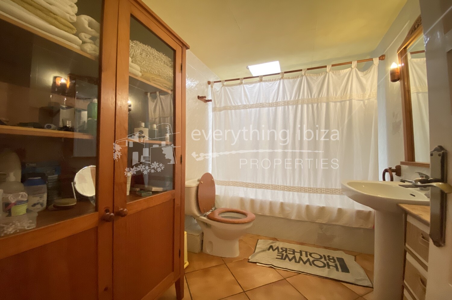 Charming Traditionally Styled Townhouse Close to the Beach, ref. 1507, for sale in Ibiza by everything ibiza Properties