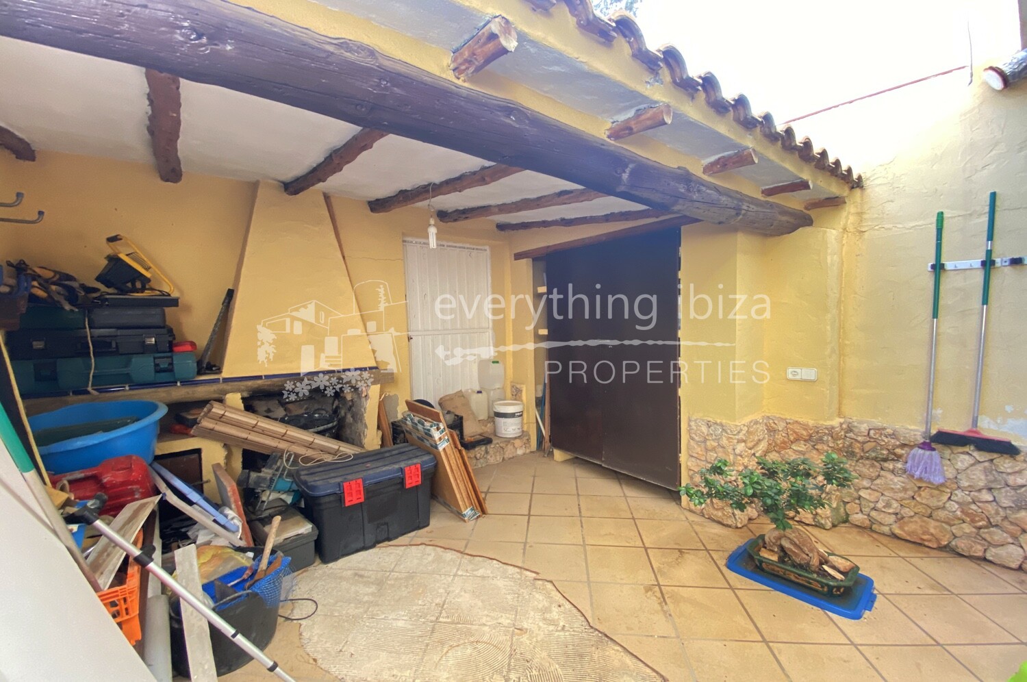 Charming Traditionally Styled Townhouse Close to the Beach, ref. 1507, for sale in Ibiza by everything ibiza Properties
