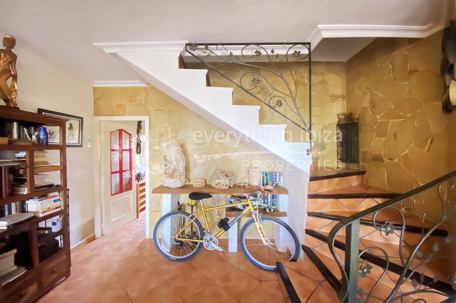 Charming Traditionally Styled Townhouse Close to the Beach, ref. 1507, for sale in Ibiza by everything ibiza Properties
