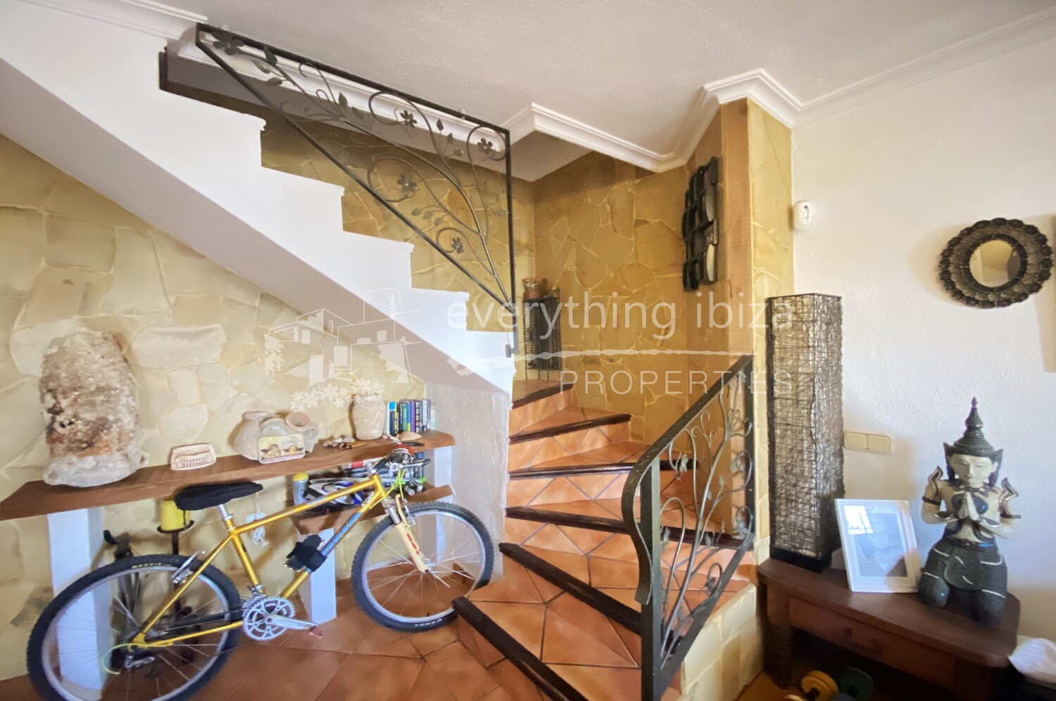 Charming Traditionally Styled Townhouse Close to the Beach, ref. 1507, for sale in Ibiza by everything ibiza Properties