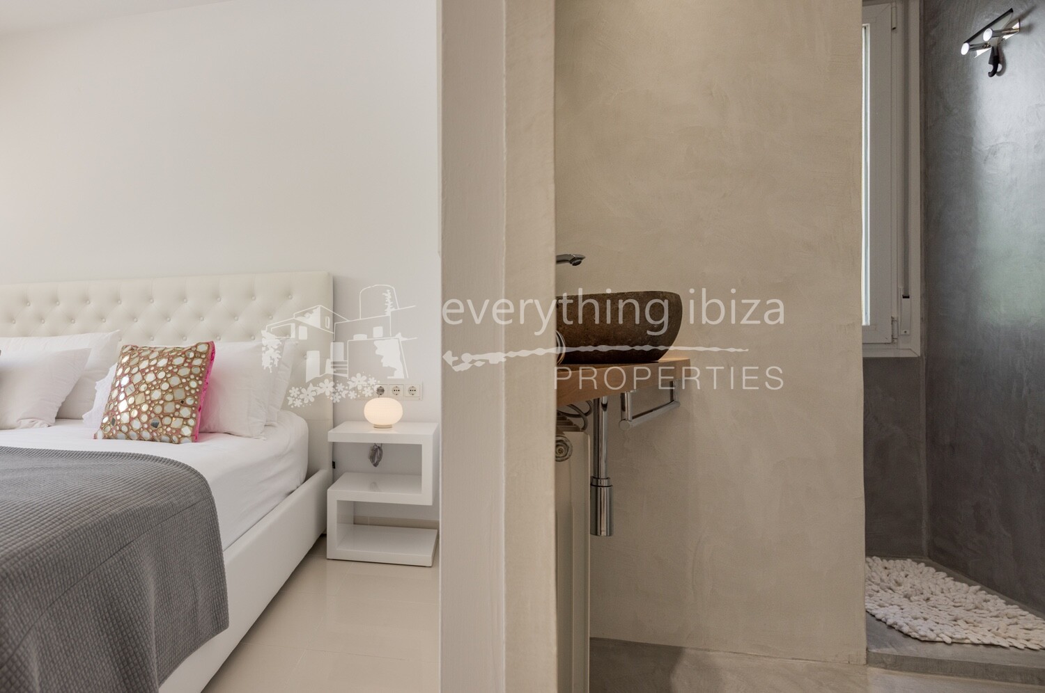 Cosmopolitan Modern Villa with Super Views & Tourist License, ref. 1512, for sale in Ibiza by everything ibiza Properties