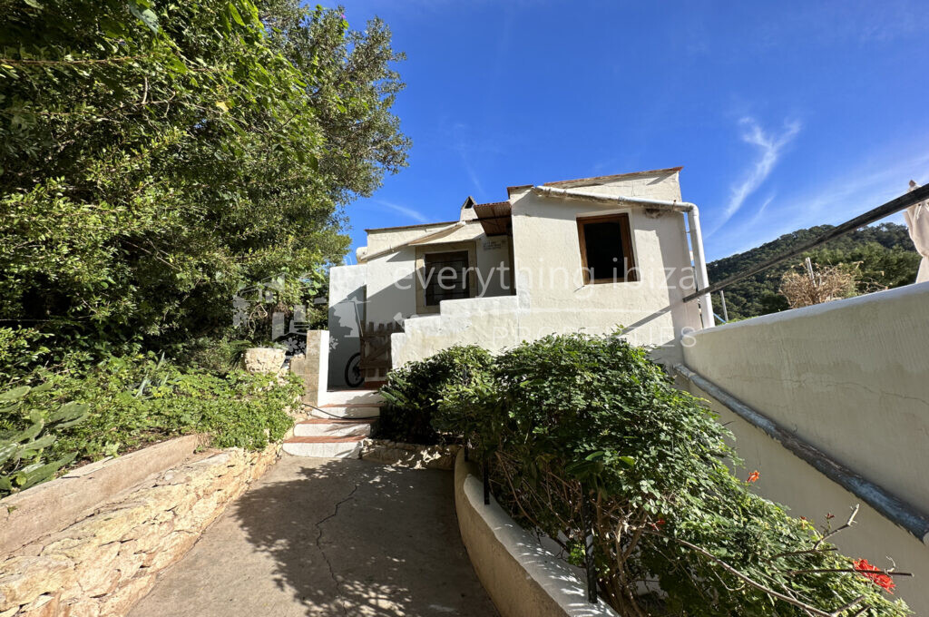 Charming Traditional Villa with Lots of Character in Cala Llonga, ref. 1520, for sale in Ibiza by everything ibiza Properties