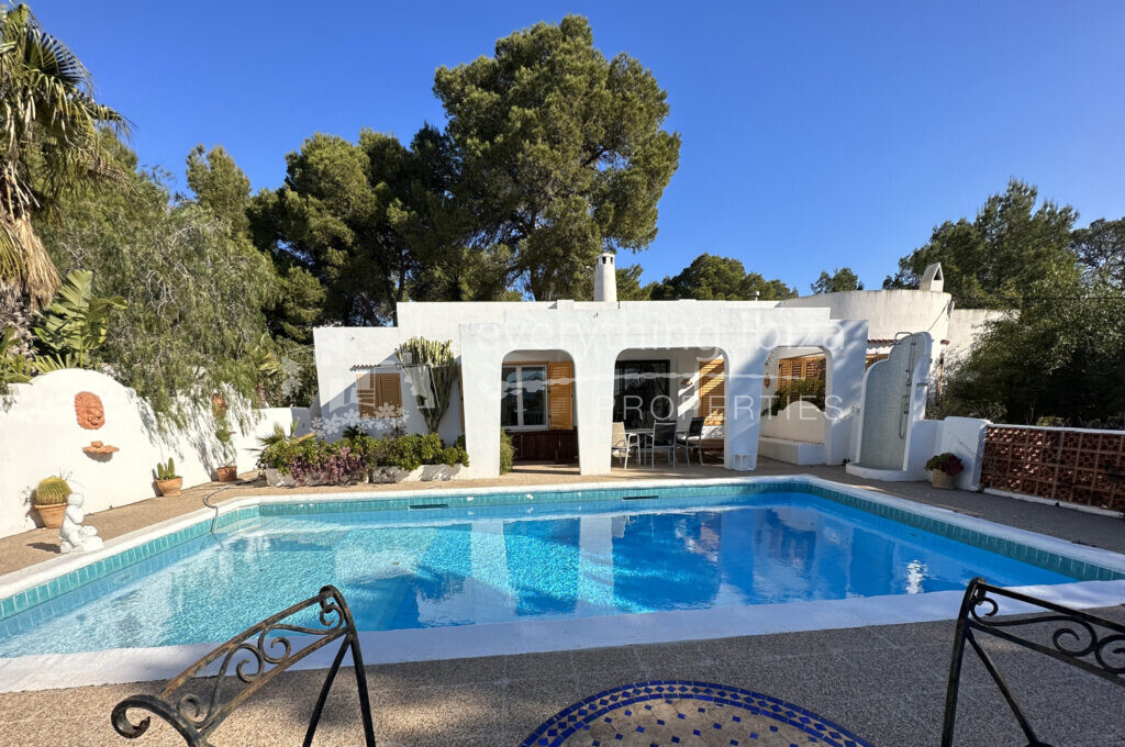 Charming Traditional Villa with Extra Plot & Views of Es Vedra, ref. 1521, for sale in Ibiza by everything ibiza Properties